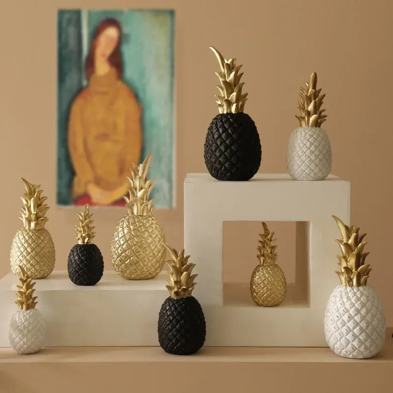 Sculpture d'Ananas Minimaliste avec une Finition Dorée