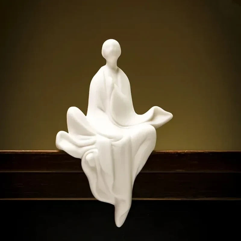 Sculpture de Femme Méditante en Céramique Blanche