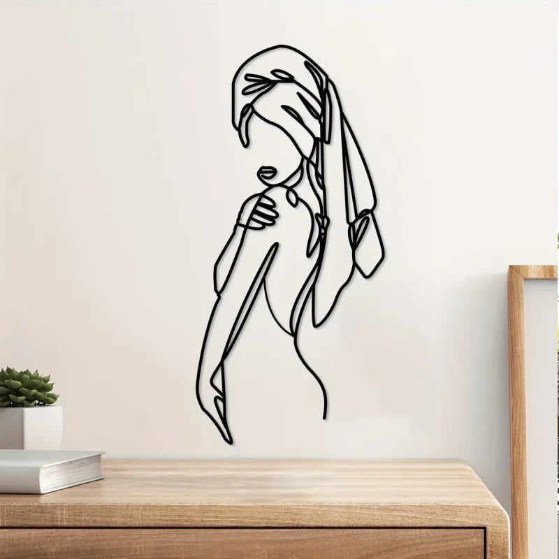 Décoration Murale Moderne en Acier - Femme avec Serviette