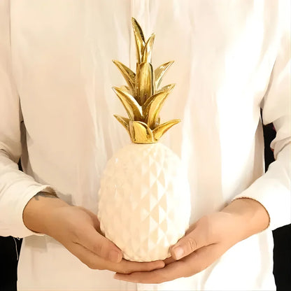 Sculpture d'Ananas Minimaliste avec une Finition Dorée