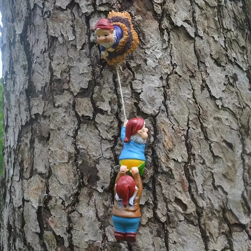 Nains de Jardin Suspendus dans un Arbre - Décoration de Jardin