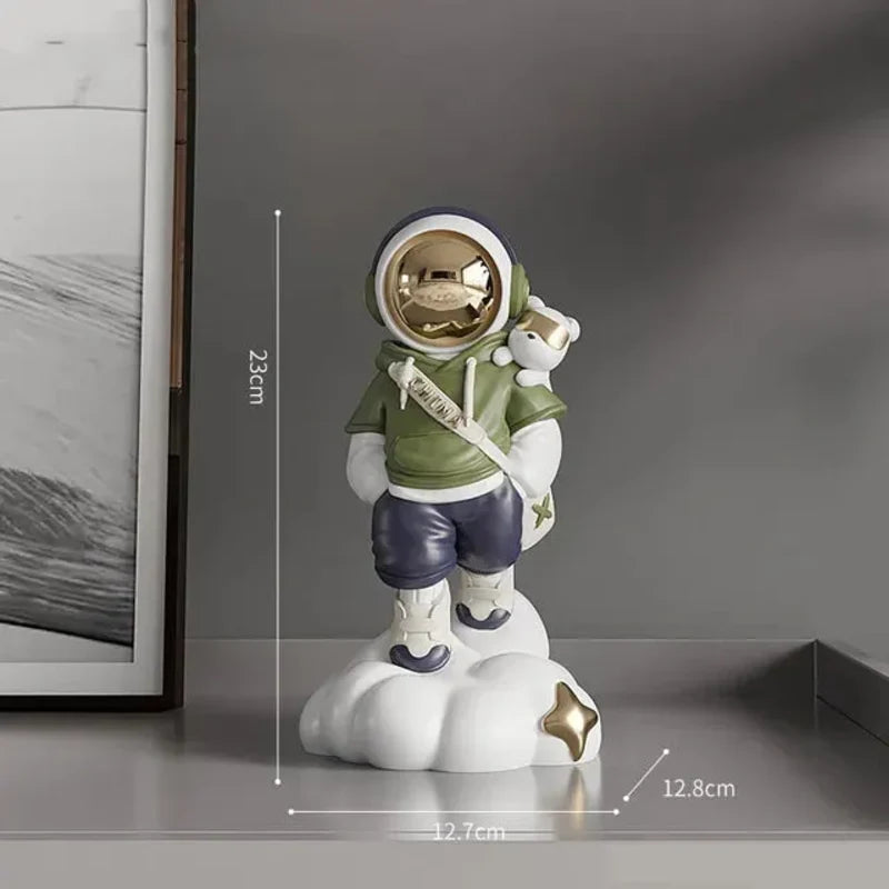 Sculpture d'Astronaute Réaliste et Moderne sur un Nuage