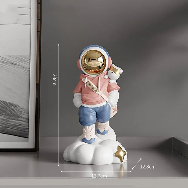 Sculpture d'Astronaute Réaliste et Moderne sur un Nuage