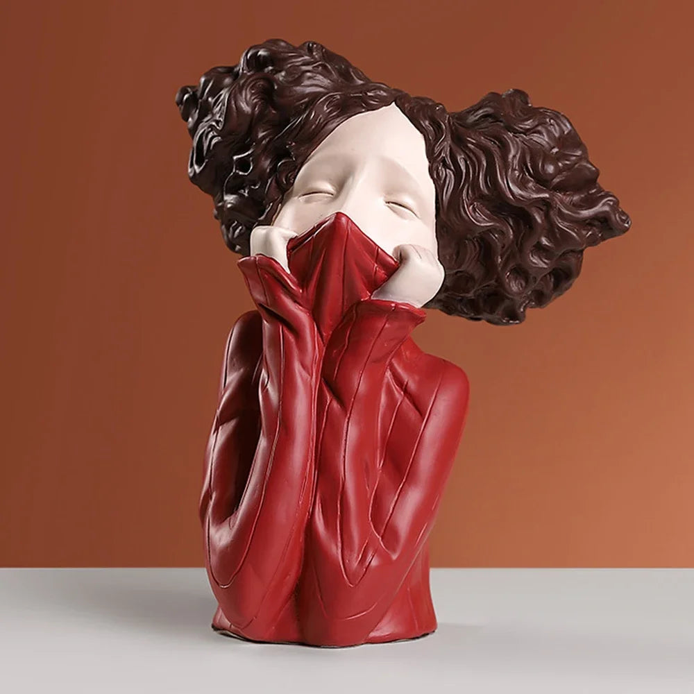 Belle Sculpture d'une Jeune Fille Timide